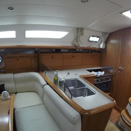 Ботель Unique Sailboat Xperience